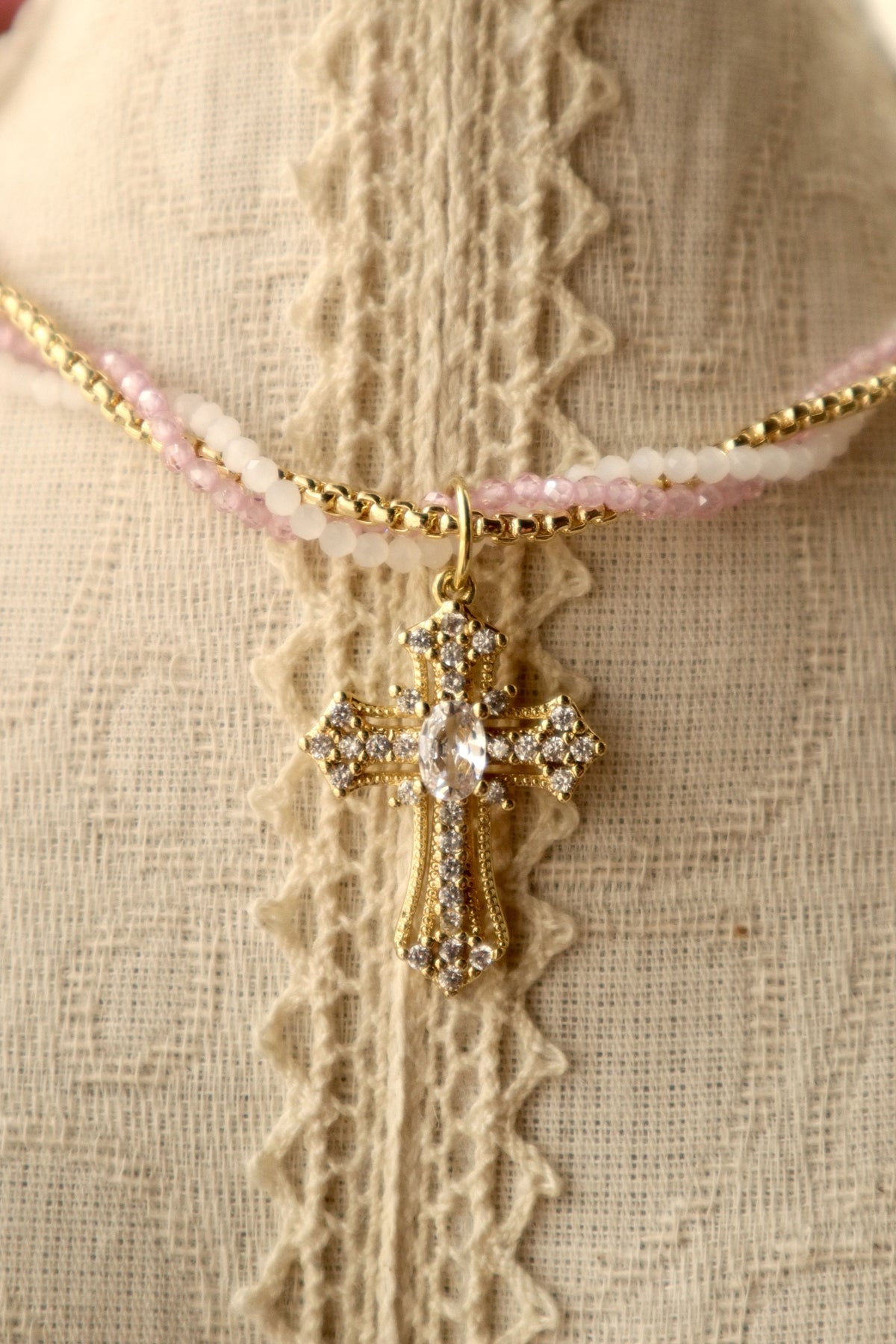 Collar Rosa Sagrada
